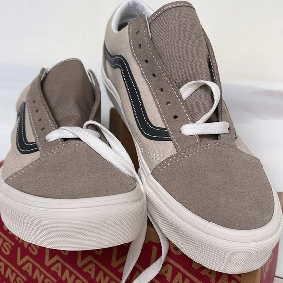 Vans WMNS Old Skool Earth Tones Moon Rock
VN0007NTCH8
Sneakers - Picture 11 of 16